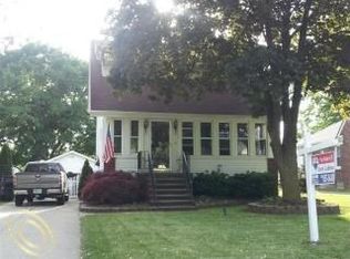 29464 Evergreen St, Flat Rock, MI 48134