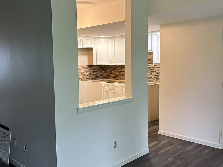 13 E Fairway Rd #E — Photo 8