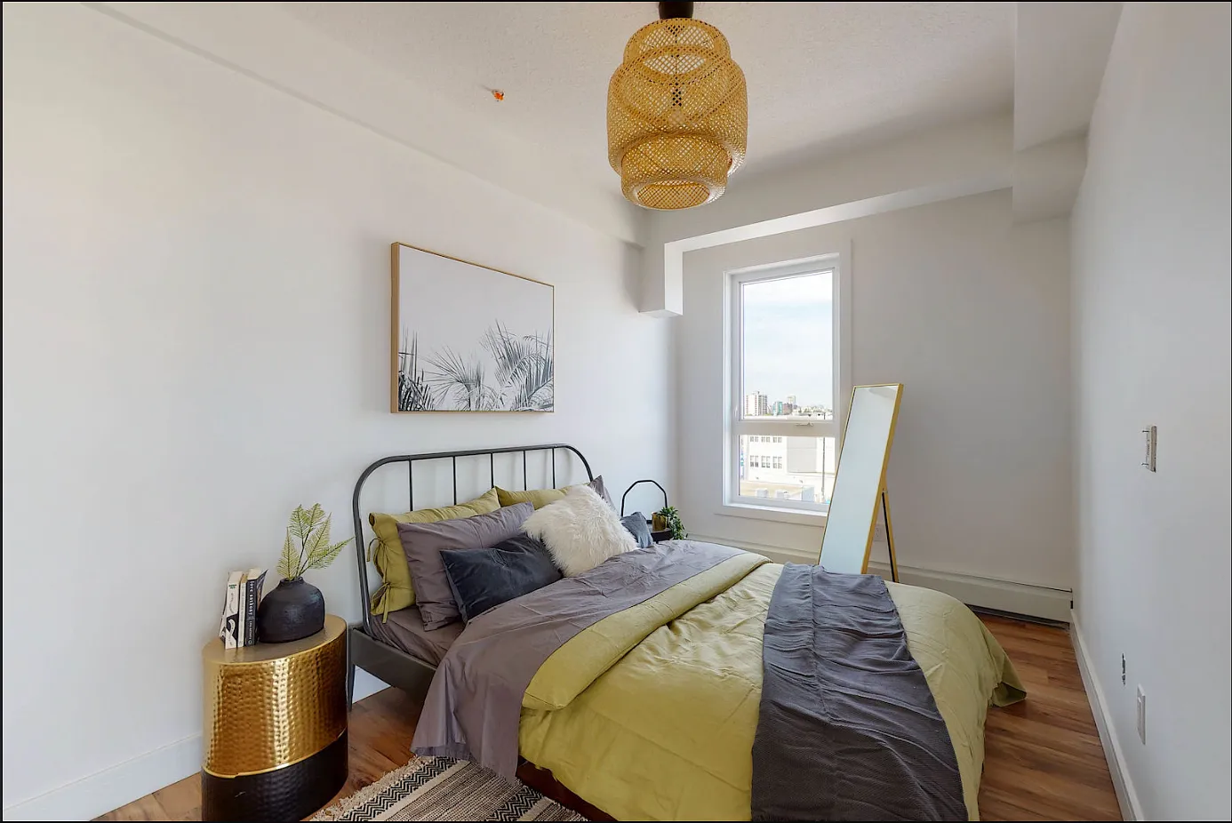 @81 on Whyte Residential — Photo 3