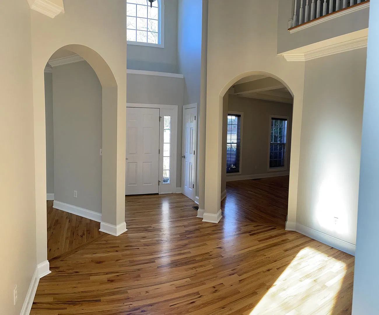 Spacious home with tons of upgrades! 4 Bedrooms/3.5 bathrooms — Photo 3