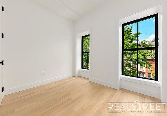 2nd image of 246 Vernon Ave #A5