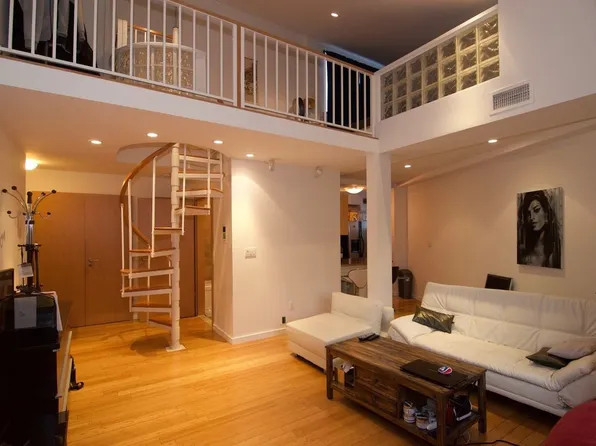 81-14 Queens Boulevard image 1 of 11