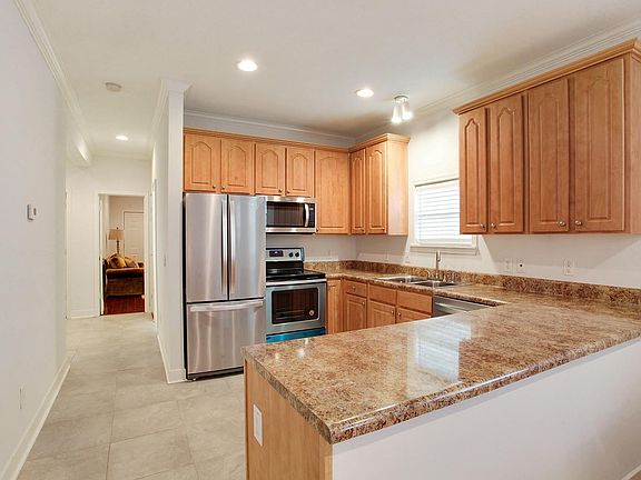 3rd image of 1722 Harmony St