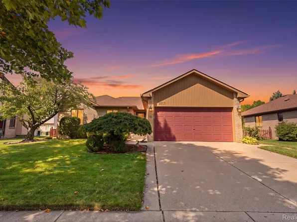 2213 Prescott Dr, Troy, MI 48083