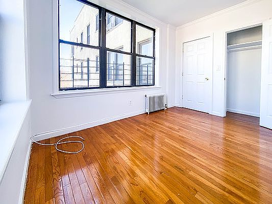 2nd image of 2409 28th St APT 3