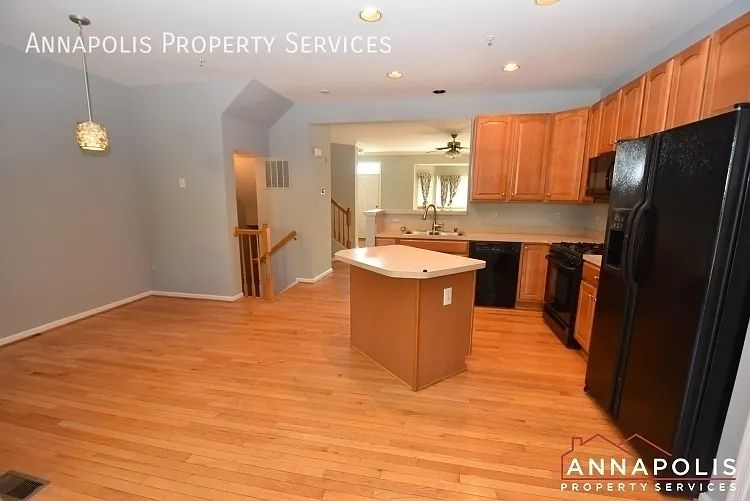 916 Glaze Ct — Photo 3
