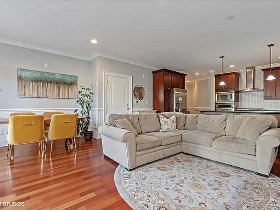 4th image of 3713 N Ashland Ave #1S