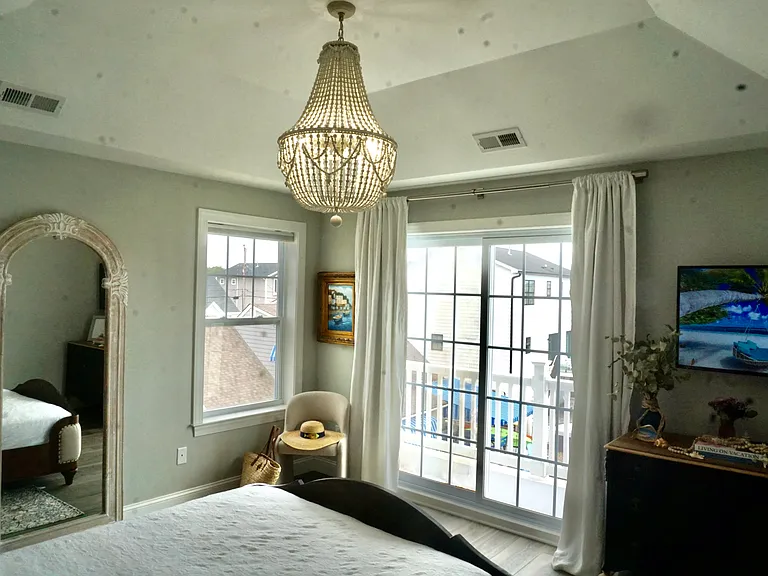 Master Suite with Amazing Water Views!