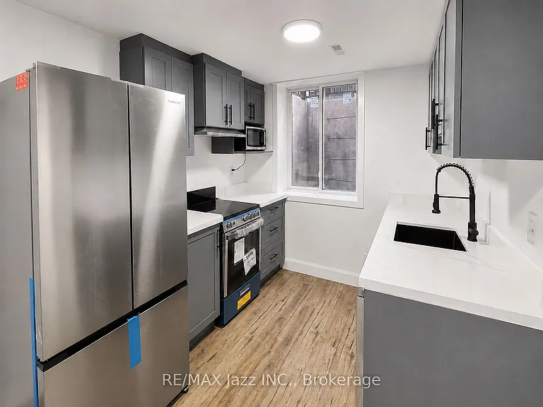 9 Maconnachie Pl #LOWER — Photo 11
