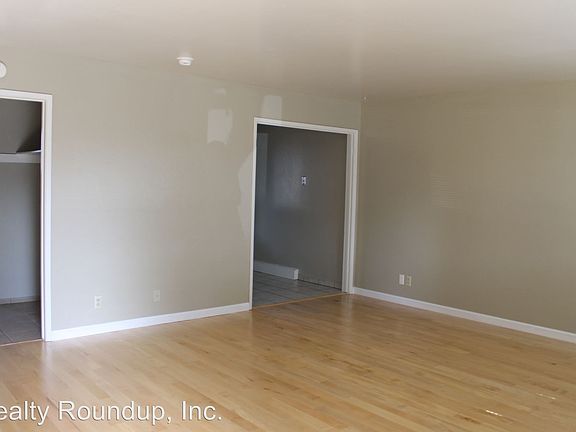 2nd image of 223 S Pleasant Ave APT 2