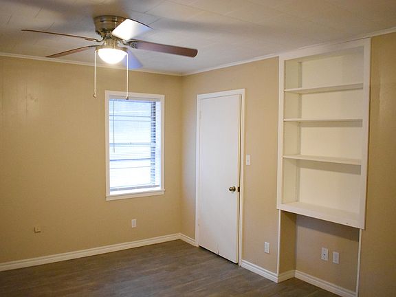 5th image of 121 Marilyn St