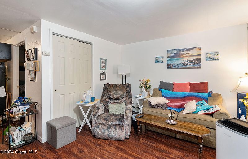 3rd image of 31 Dana Avenue