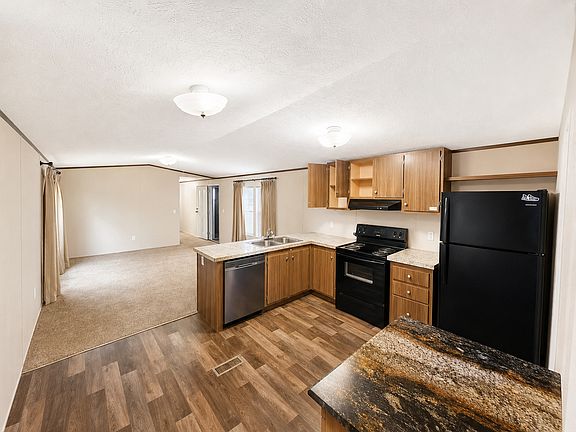 3rd image of 213 S Le Blanc St