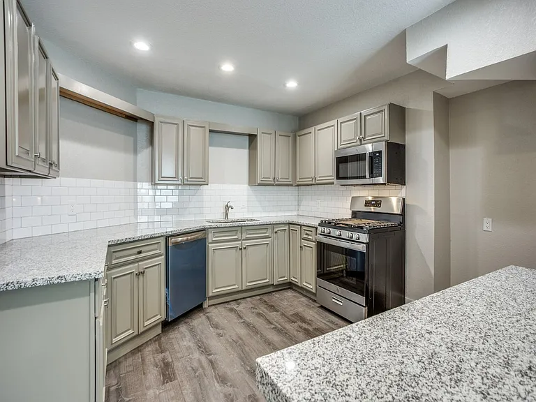 901 W Morton St — Photo 13