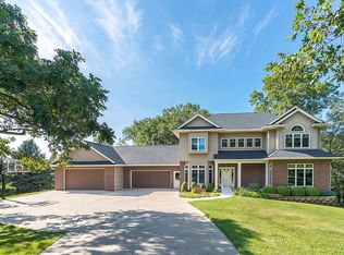 3070 River Oaks Dr NE, North Liberty, IA 52317