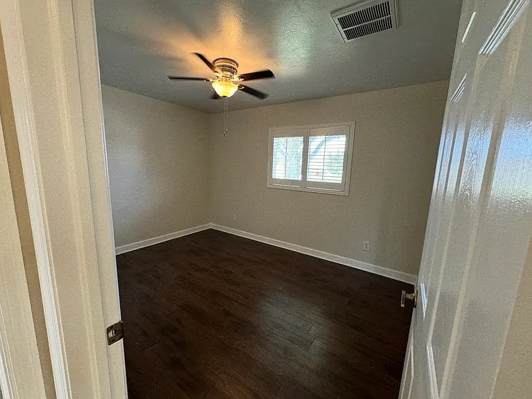 1004 SW 35th St — Photo 10