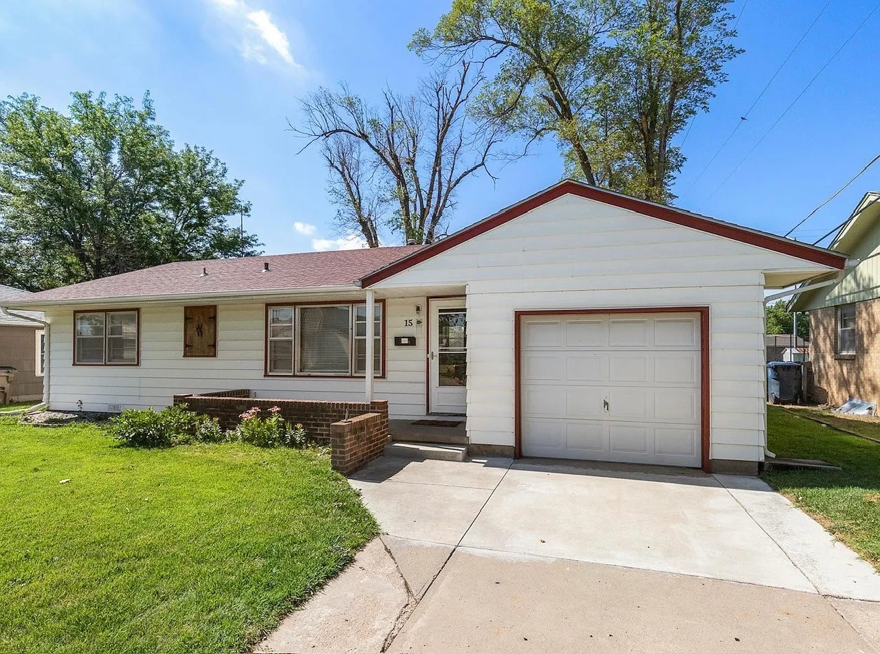 3 bed, 840 sqft, $950 — Photo 1