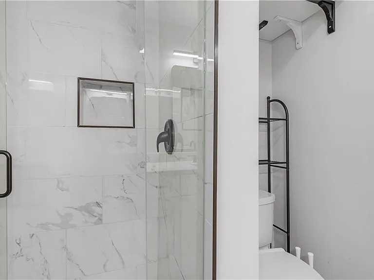 844 Deckner Ave SW — Photo 15