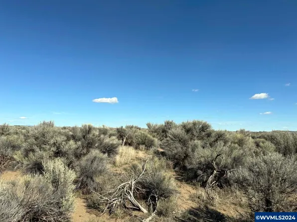 1568 N Star Ln, Christmas Valley, OR 97641