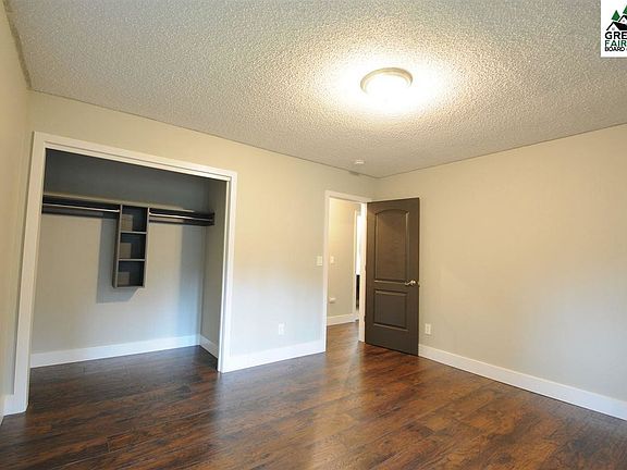 5th image of 1371 Valley Dr