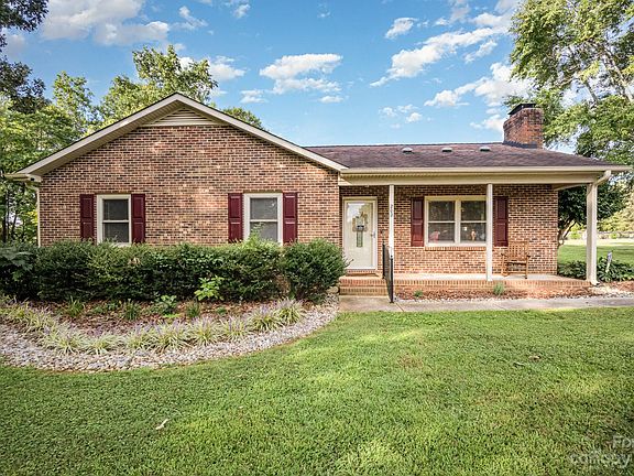2nd image of 202 Dawn Dr