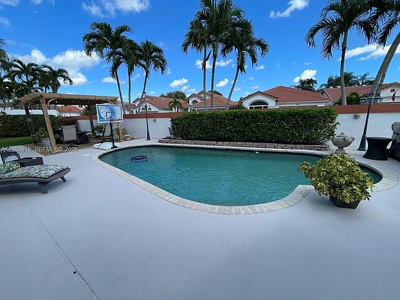 3rd image of 6953 Columbia Court