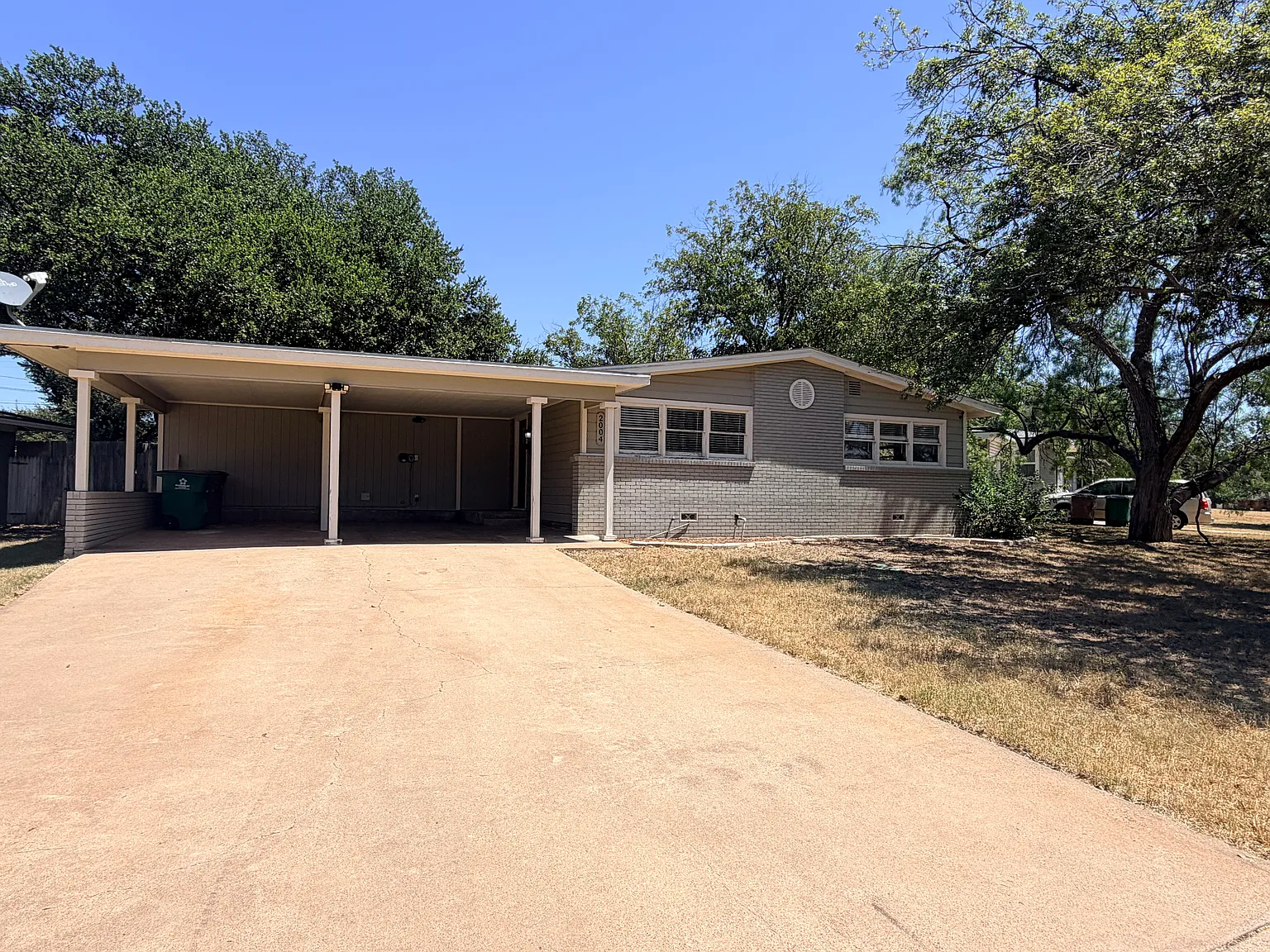 4 bed, 2222 sqft, $2,195 — Photo 3