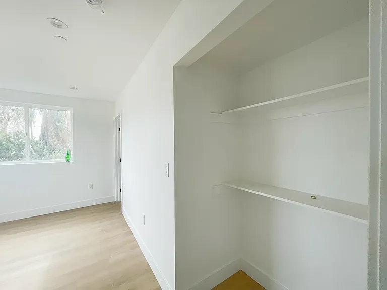 1353 W 37th St #9 — Photo 9