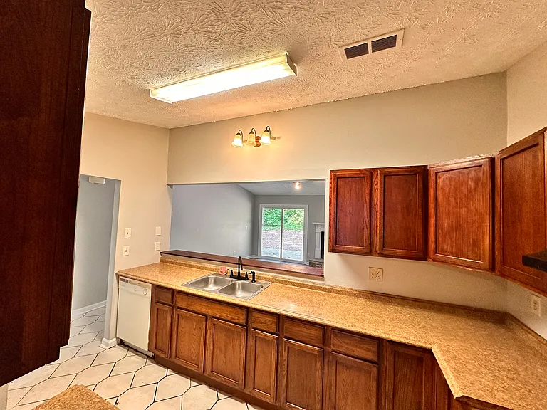 747 Greenhedge Dr — Photo 10