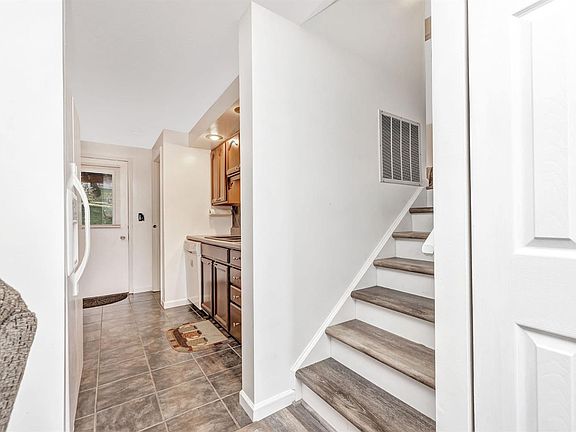 2nd image of 11511 Gravenhurst Dr