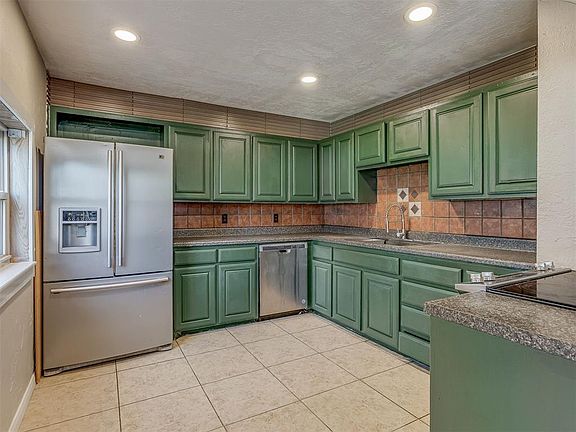 2nd image of 1209 Park Ave