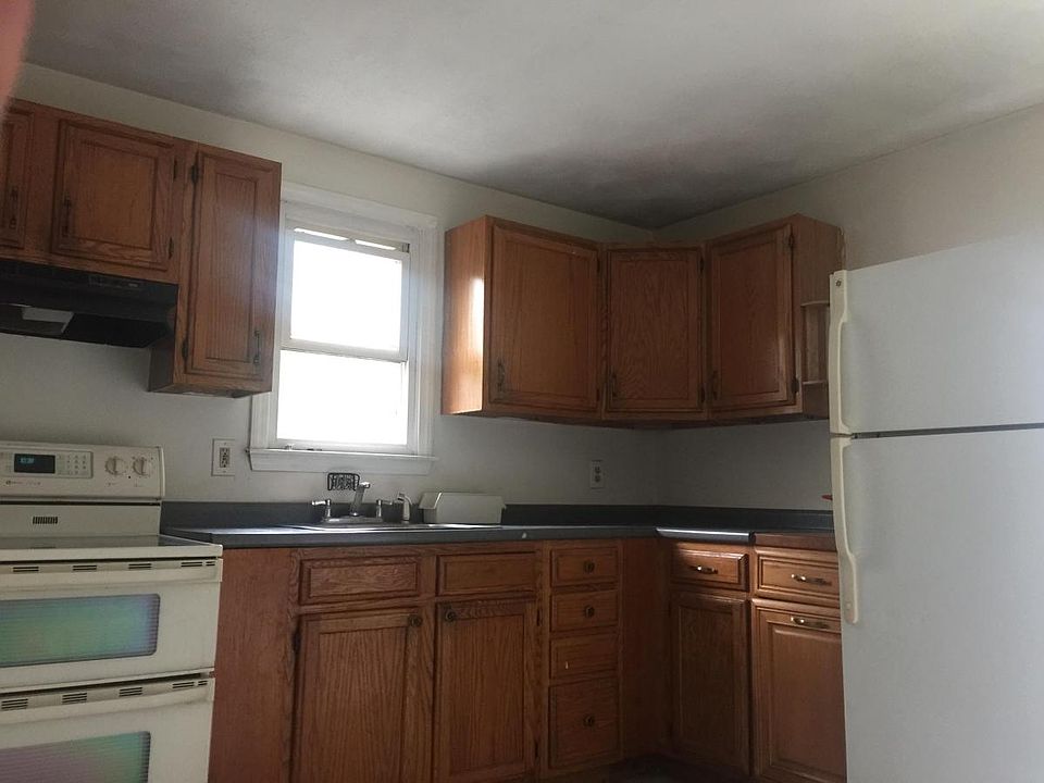 2nd image of 33 Royal St APT 3