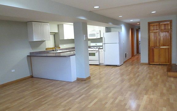 5th image of 2629 N Washtenaw Ave #1