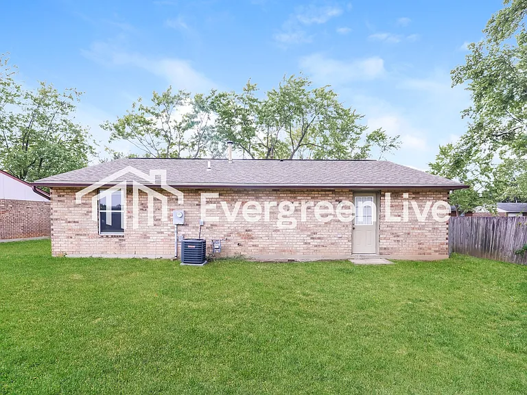 6240 Greenfield Way — Photo 7