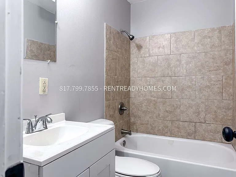 1420 Rayfield Dr — Photo 6