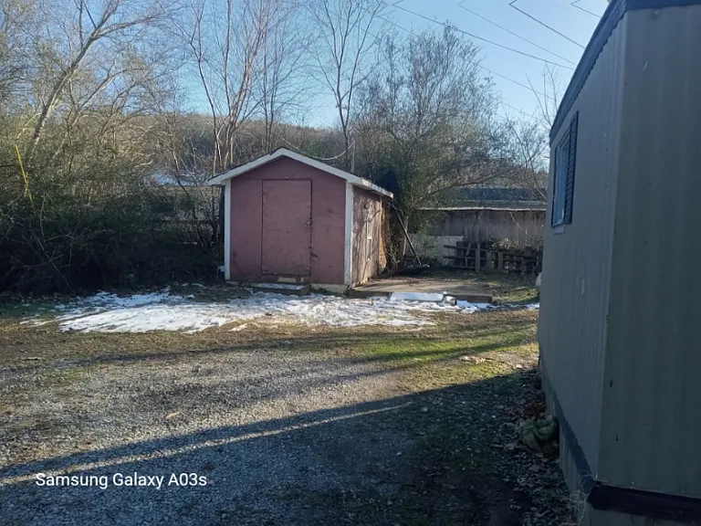 90 Dorothy Ln — Photo 4