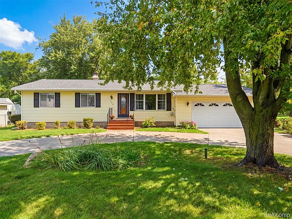 2nd image of 1353 Elmhurst Dr