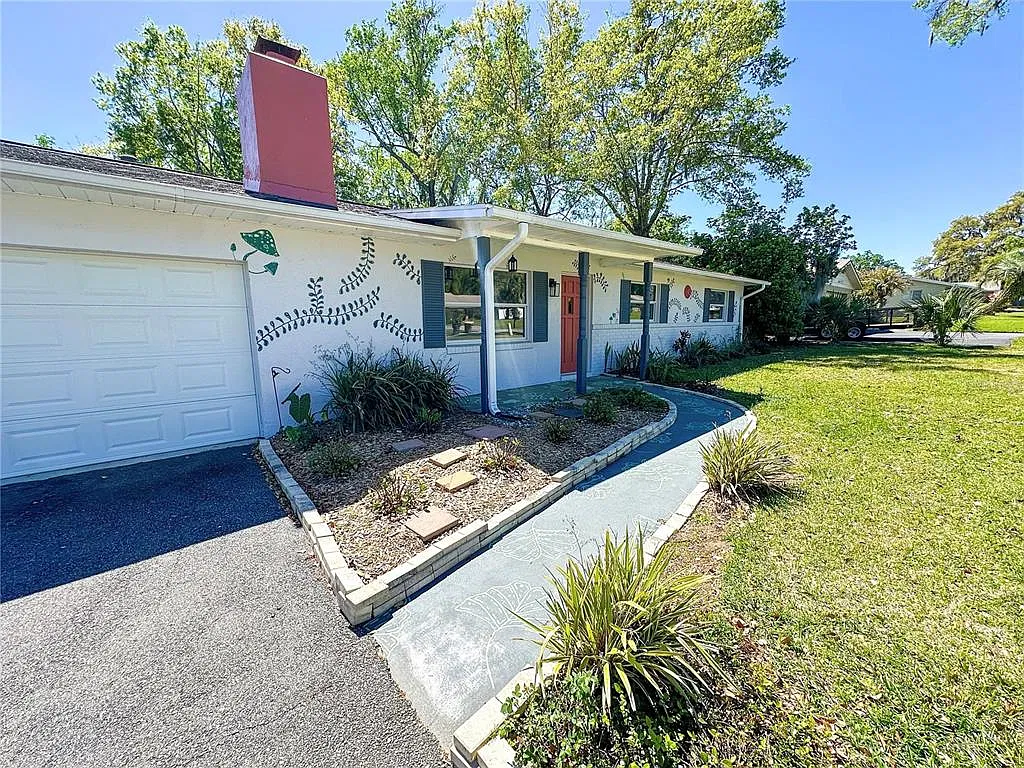 4 bed, 3.0 bath, 1834 sqft, $2,100 — Photo 3