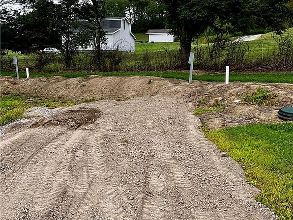 4th image of 569 Wells Hollow Rd