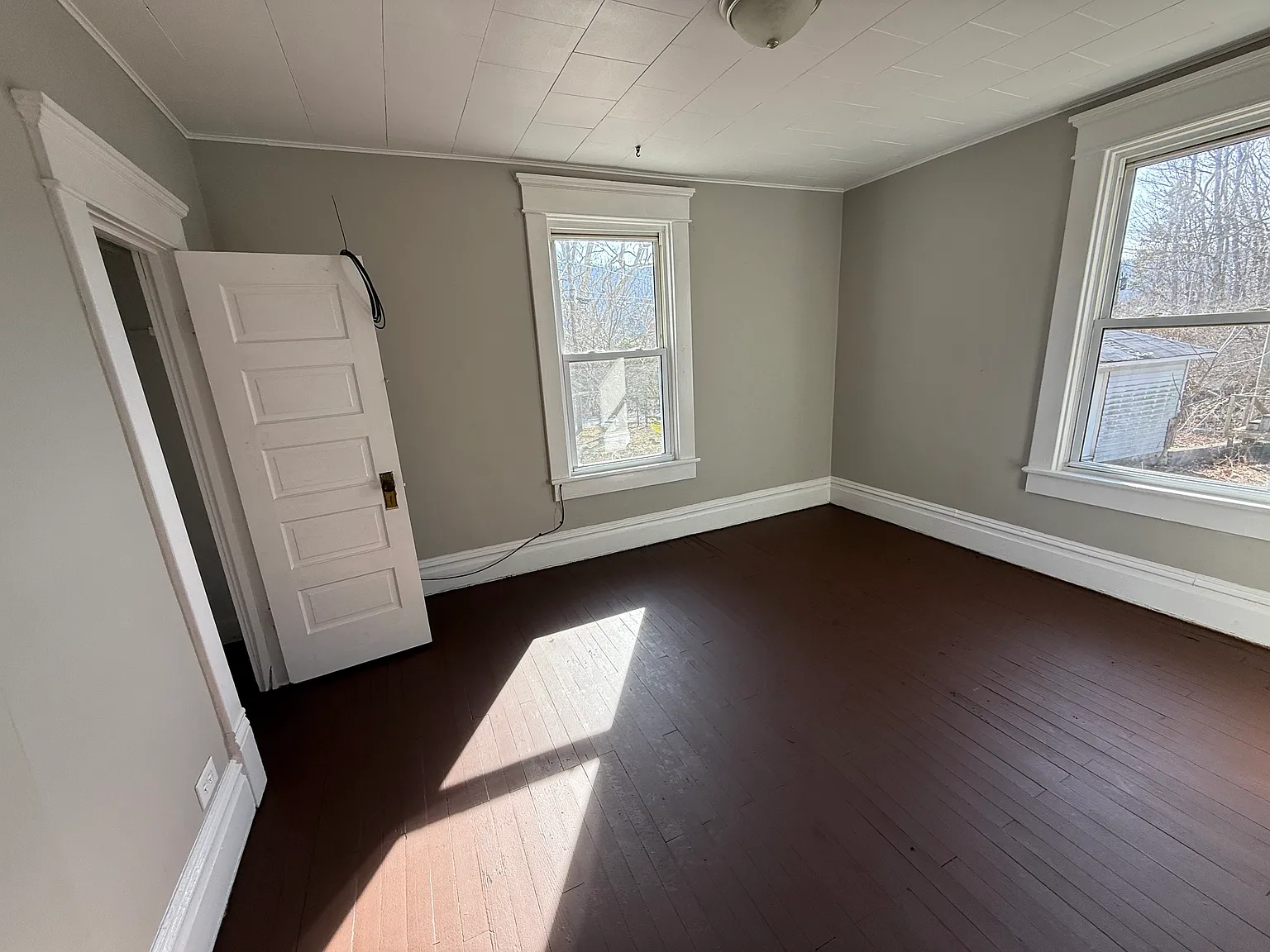 4 bed, 2200 sqft, $1,050 — Photo 4