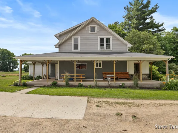 4330 NE Cedar Lake Rd, Edmore, MI 48829