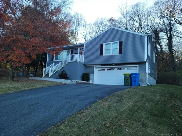 27 Bridle Spur Drive, Waterbury, CT 06708