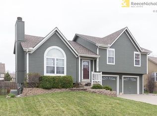 1232 SE Princeton Dr, Lees Summit, MO 64081