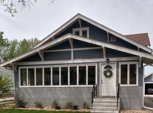 1219 Division St, Hull, IA 51239