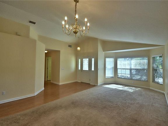 4th image of 123 Jardin Ln