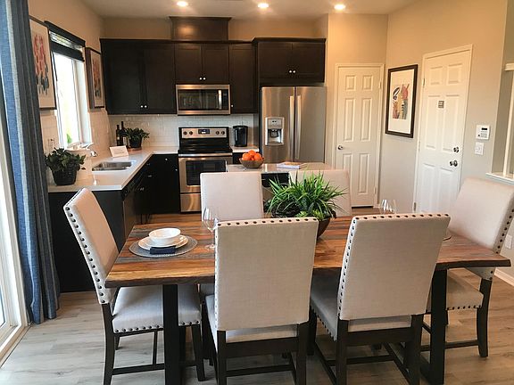 Kitchen/dining in great room.