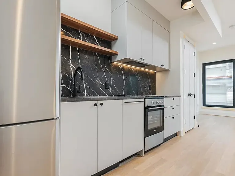 260 Gold St #612 — Photo 1