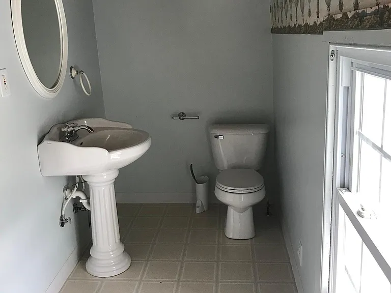 Seond story full Bathroom
