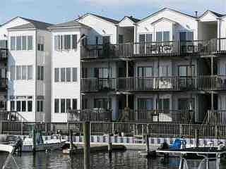 2nd image of 383 43rd Pl APT 13