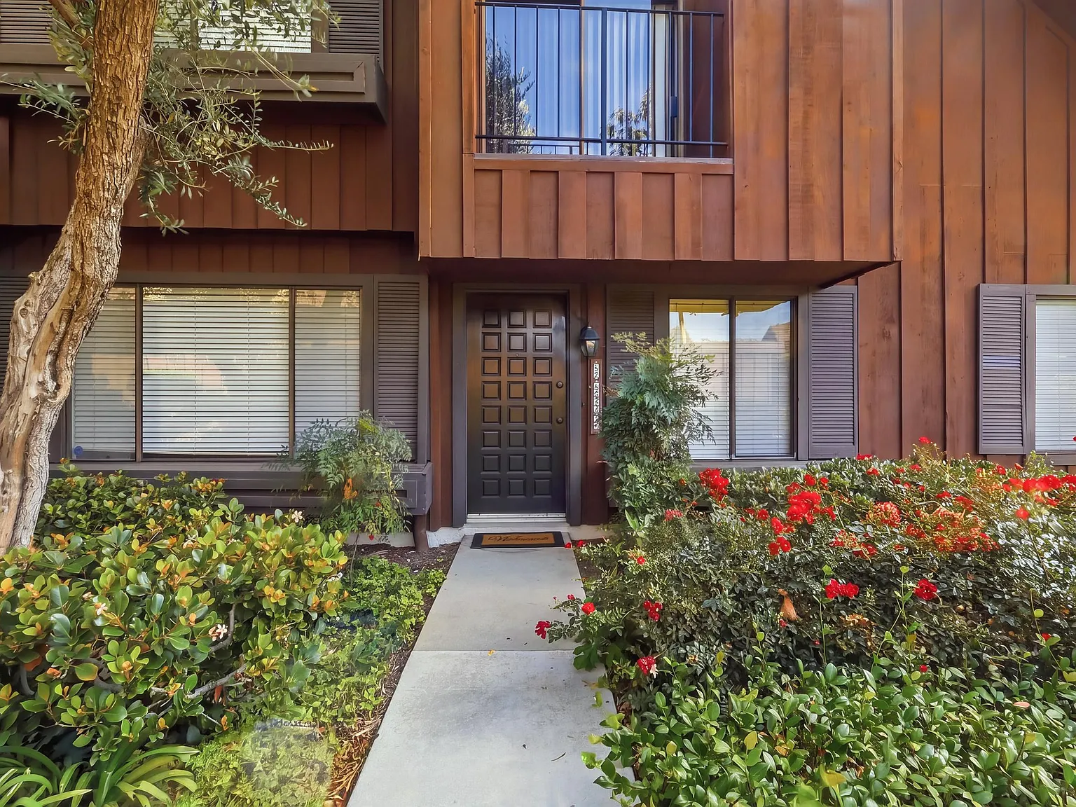 2074 Mount Shasta Dr — Photo 2